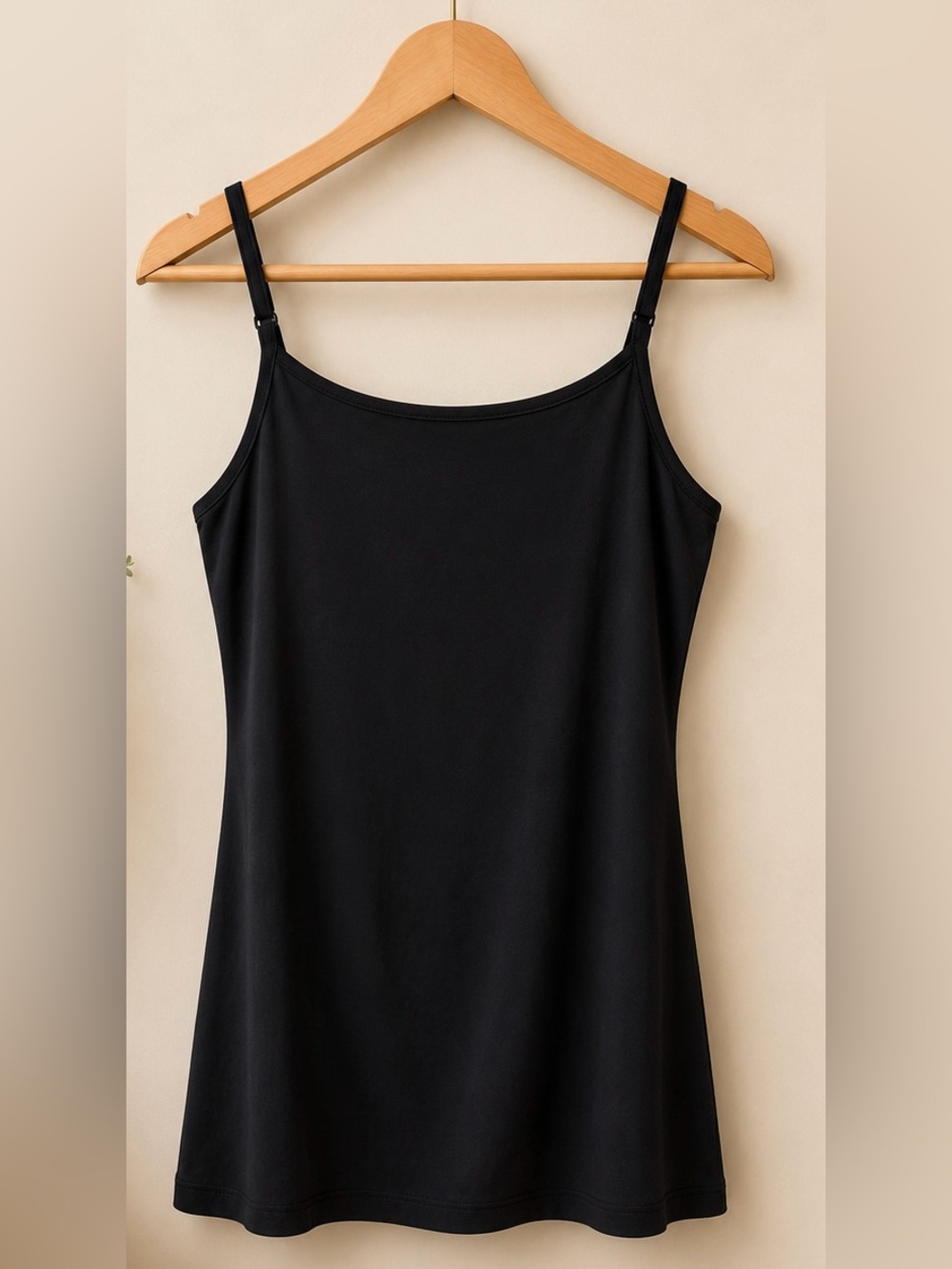 Uniqlo AIRism Black Camisole Tank Top Built-In Bra Adjustable Straps Size Medium - Picture 2 of 5